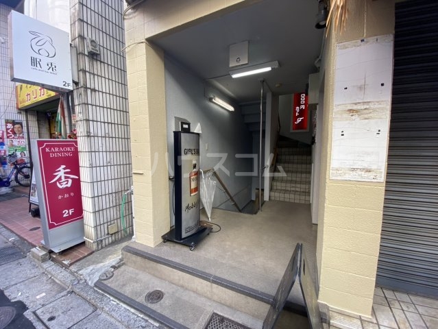 24/30 エントランス