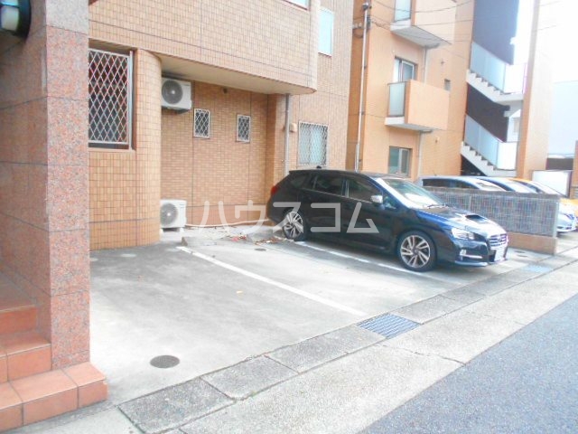 23/30 駐車場