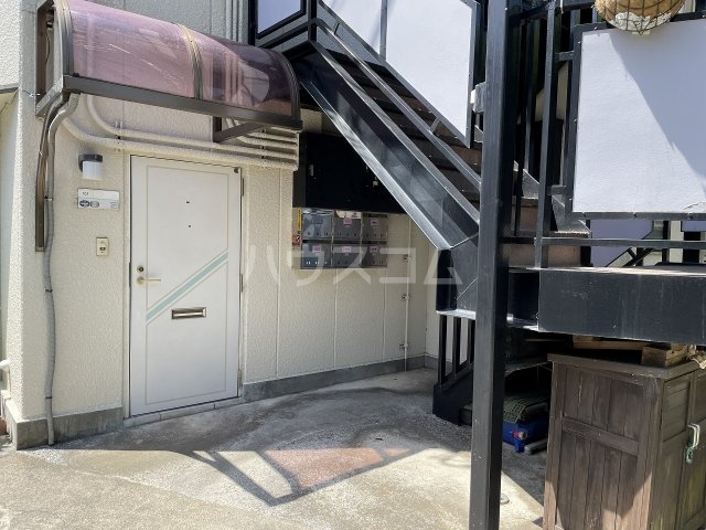 23/30 エントランス