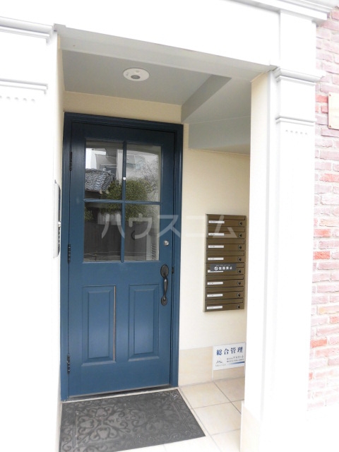 18/25 エントランス