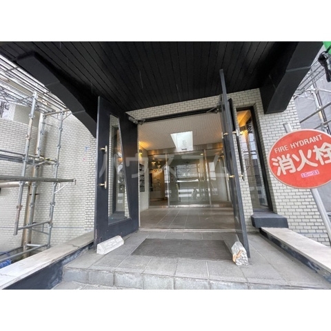 25/28 エントランス