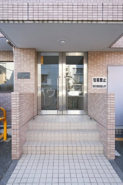 28/30 エントランス