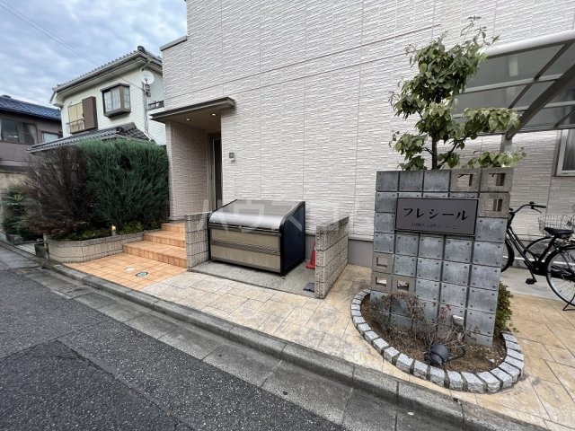 22/30 エントランス