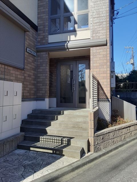 25/26 エントランス