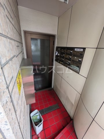 25/30 エントランス