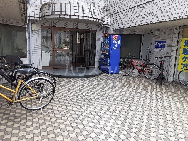 21/30 エントランス