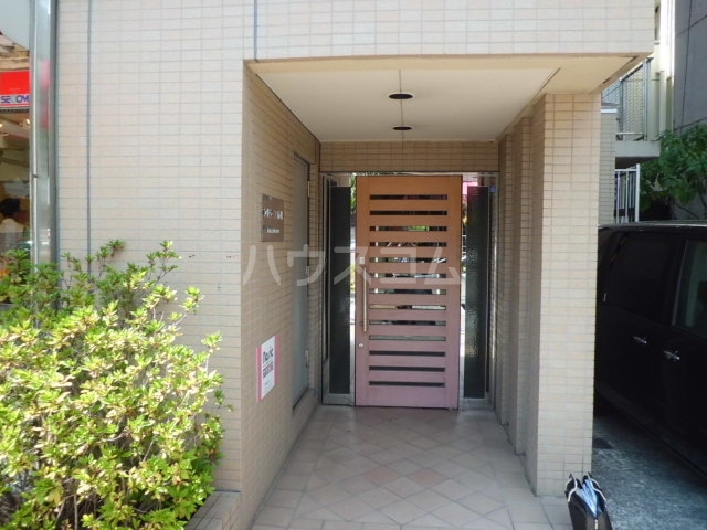 21/30 エントランス