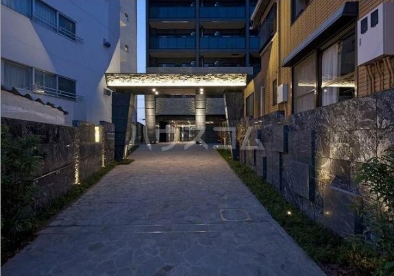 23/30 エントランス