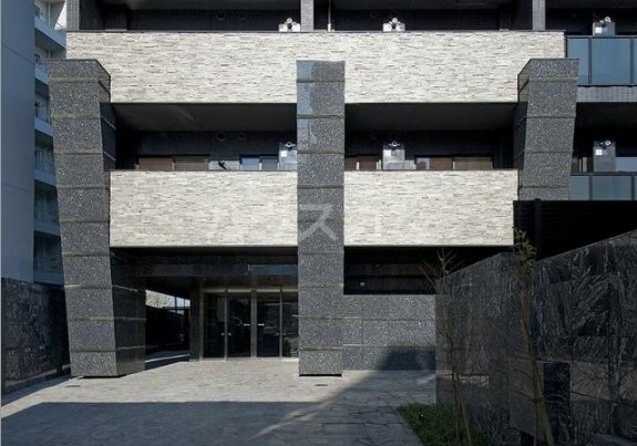 24/30 エントランス