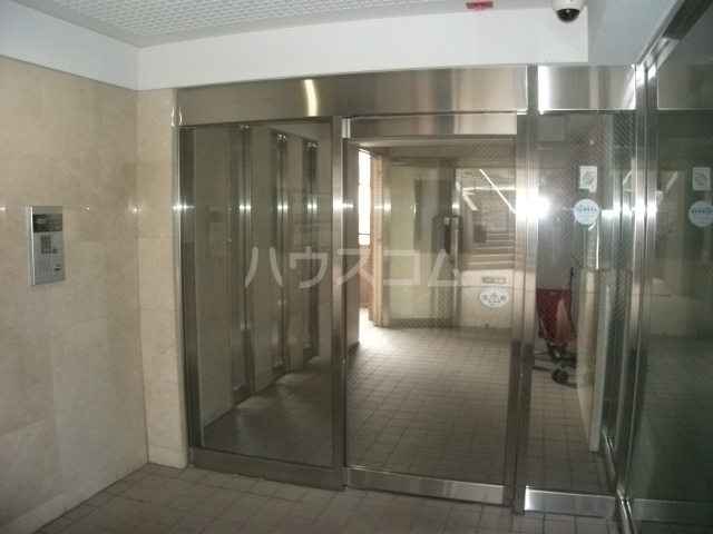 21/30 エントランス