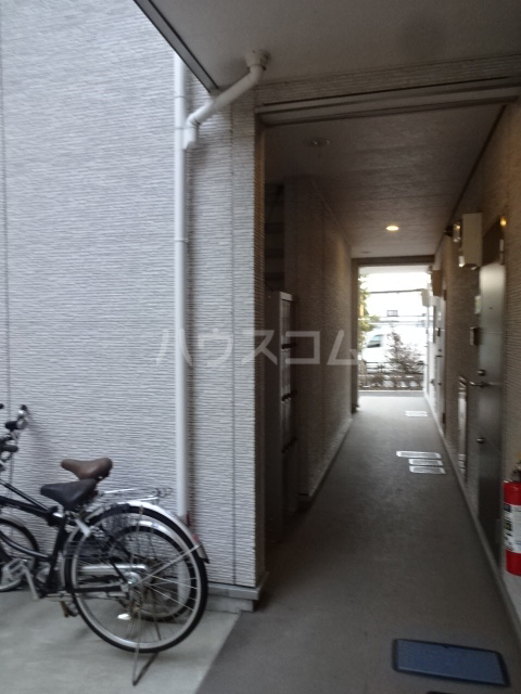 23/30 エントランス