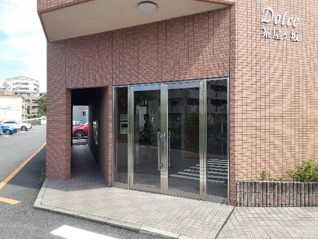 23/30 エントランス