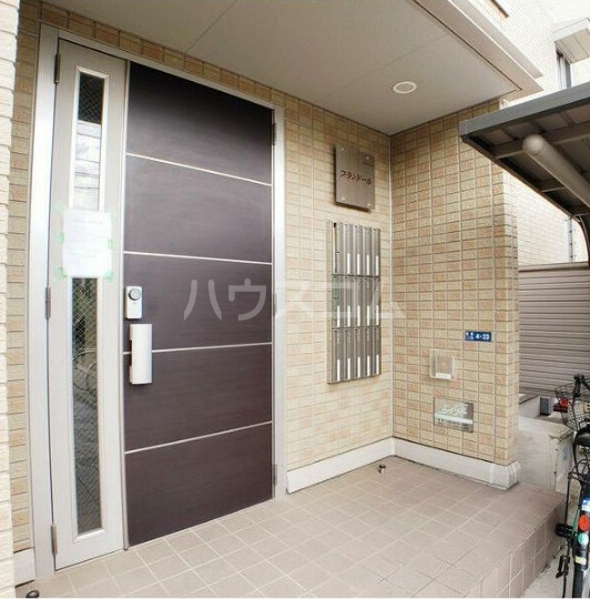 26/30 エントランス