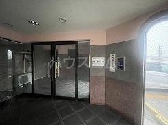 21/30 エントランス