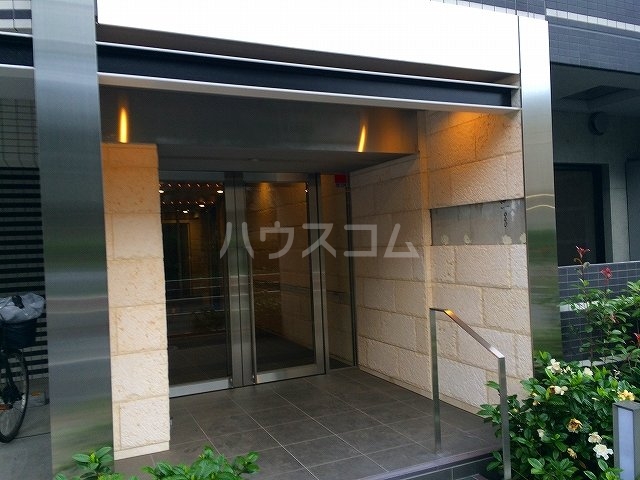 22/27 エントランス