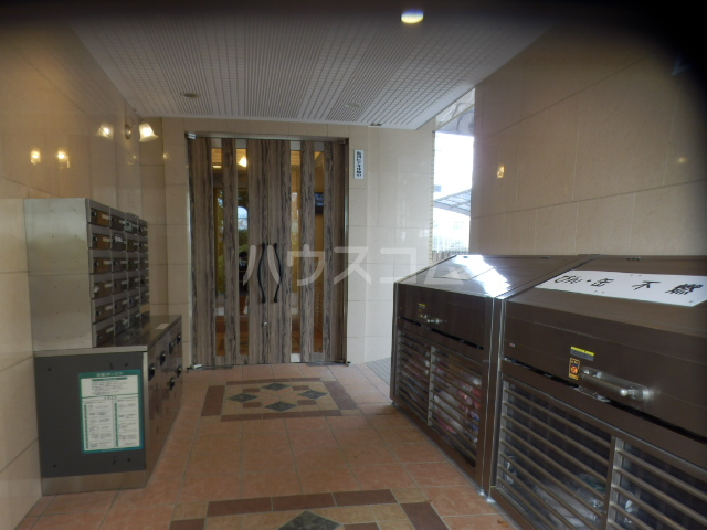 17/25 エントランス