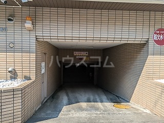 27/30 エントランス