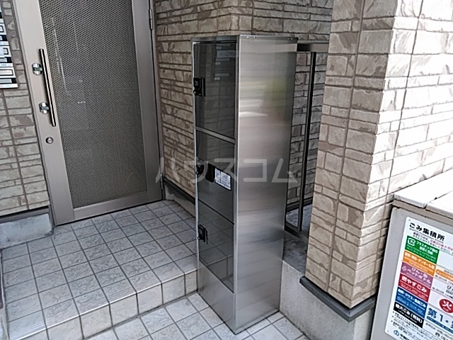 23/30 エントランス