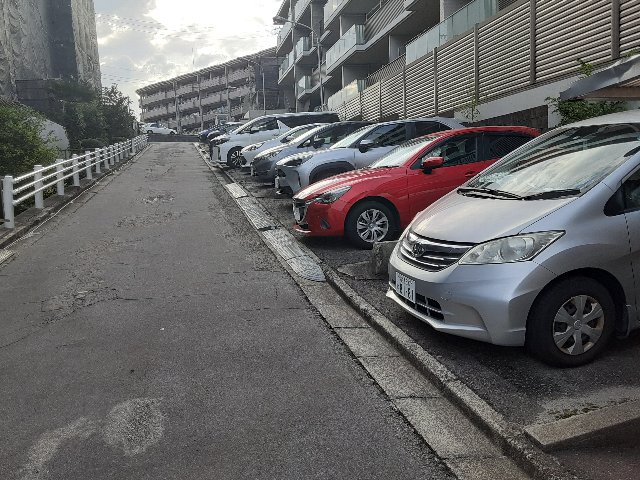 28/30 駐車場