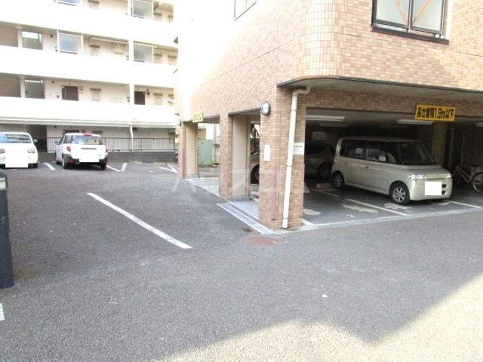 2/7 駐車場