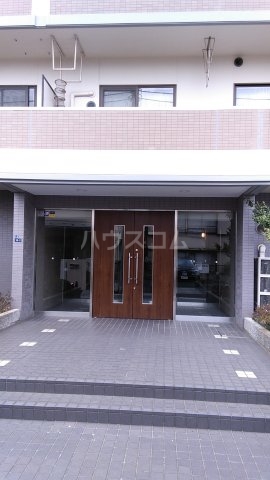 28/30 エントランス