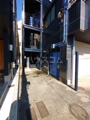 23/30 エントランス