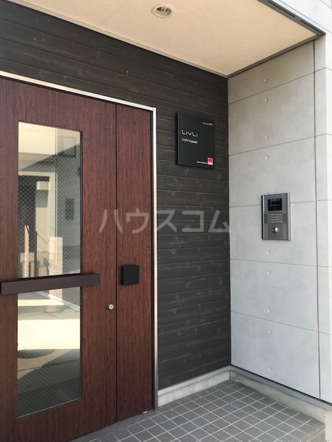 28/30 エントランス