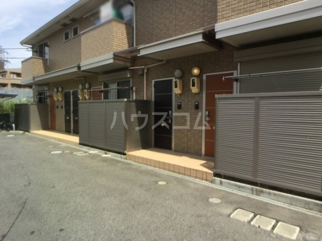 18/28 エントランス