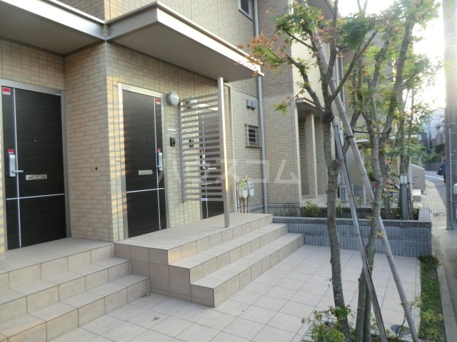 27/30 エントランス