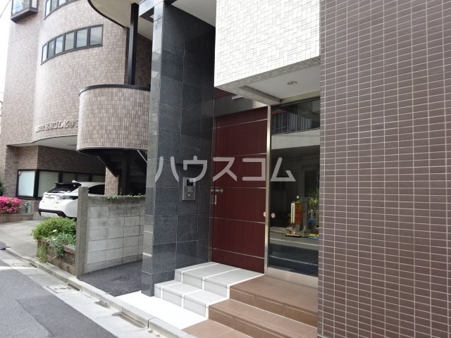 23/30 エントランス