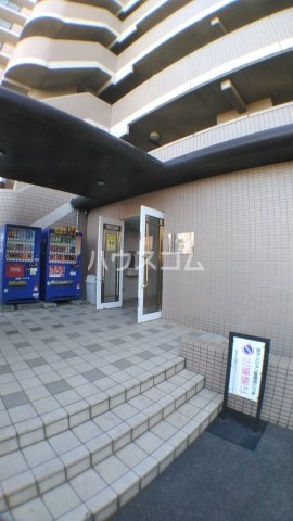 26/30 エントランス