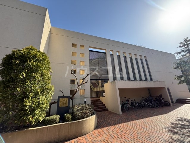 27/30 エントランス