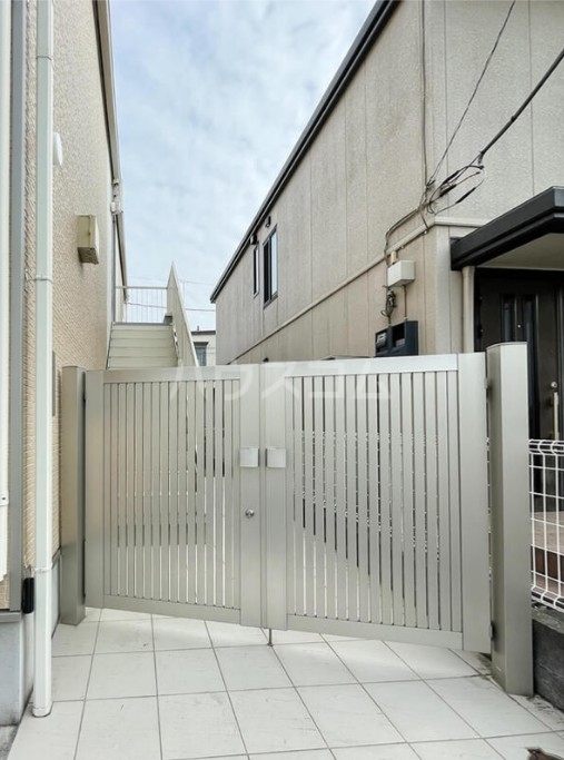 13/18 エントランス