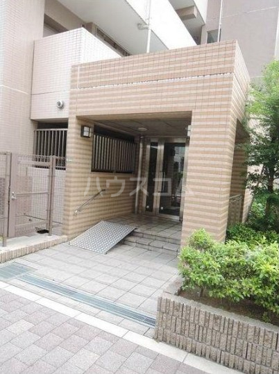 28/30 エントランス