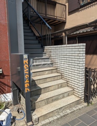 29/30 エントランス