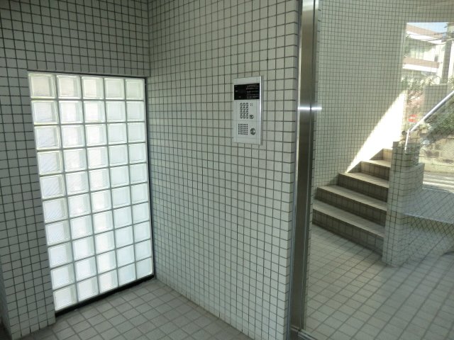 22/30 エントランス