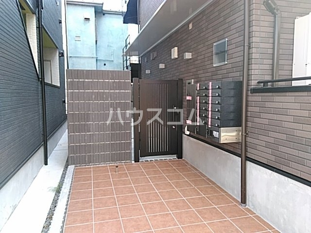 22/28 エントランス