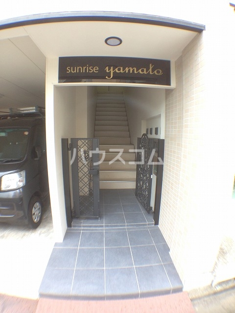 24/28 エントランス