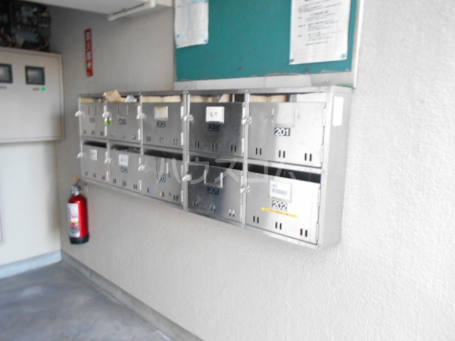 19/27 エントランス