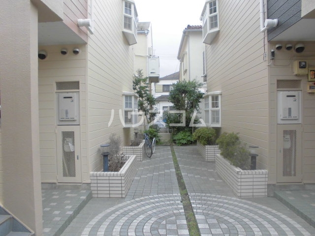 22/30 エントランス