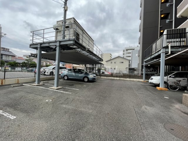 23/30 駐車場