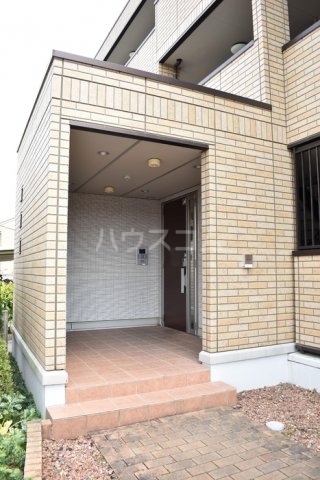 27/30 エントランス