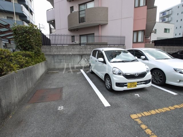 22/28 駐車場
