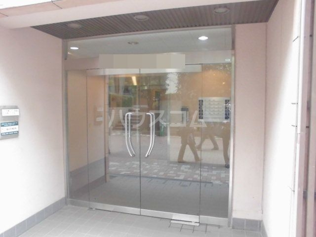 21/30 エントランス