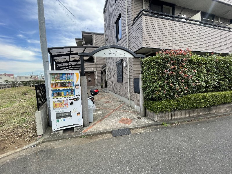 21/28 エントランス