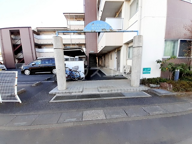 24/30 エントランス