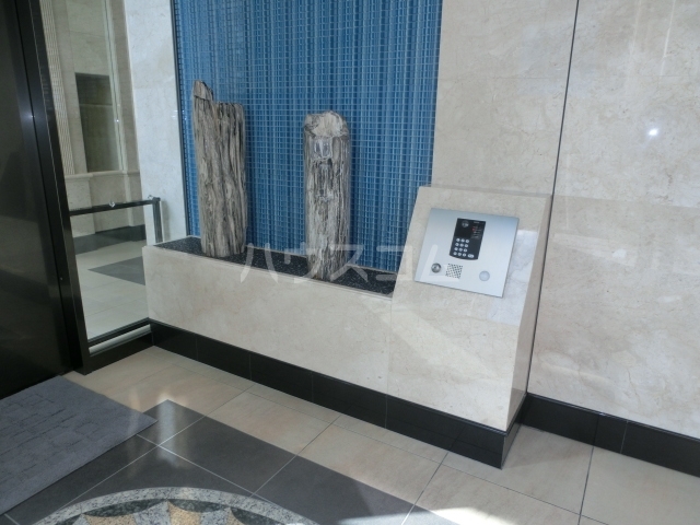 21/27 エントランス