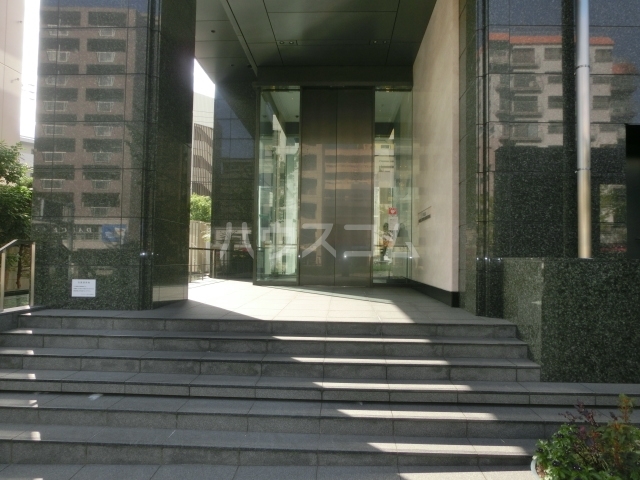 22/27 エントランス