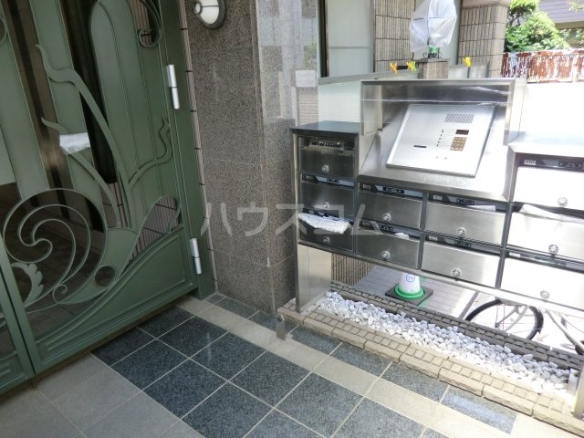 21/23 エントランス