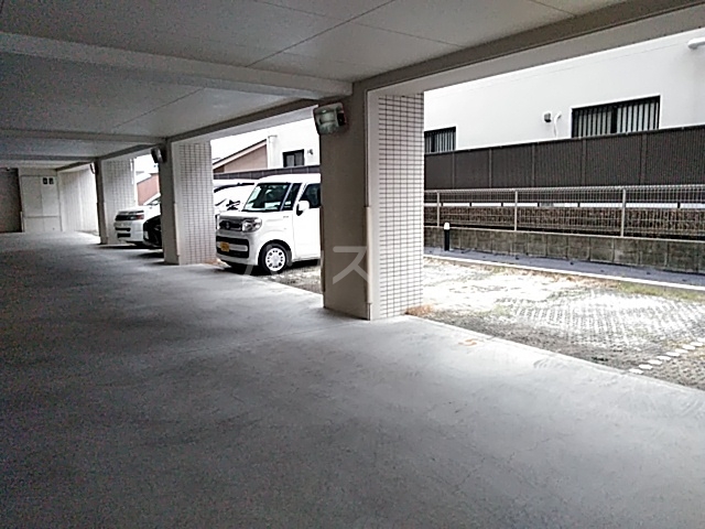 28/30 駐車場